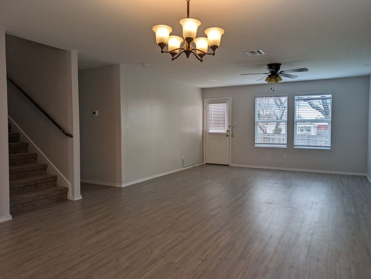 5726 Mountain Pt - Photo 4 of 10