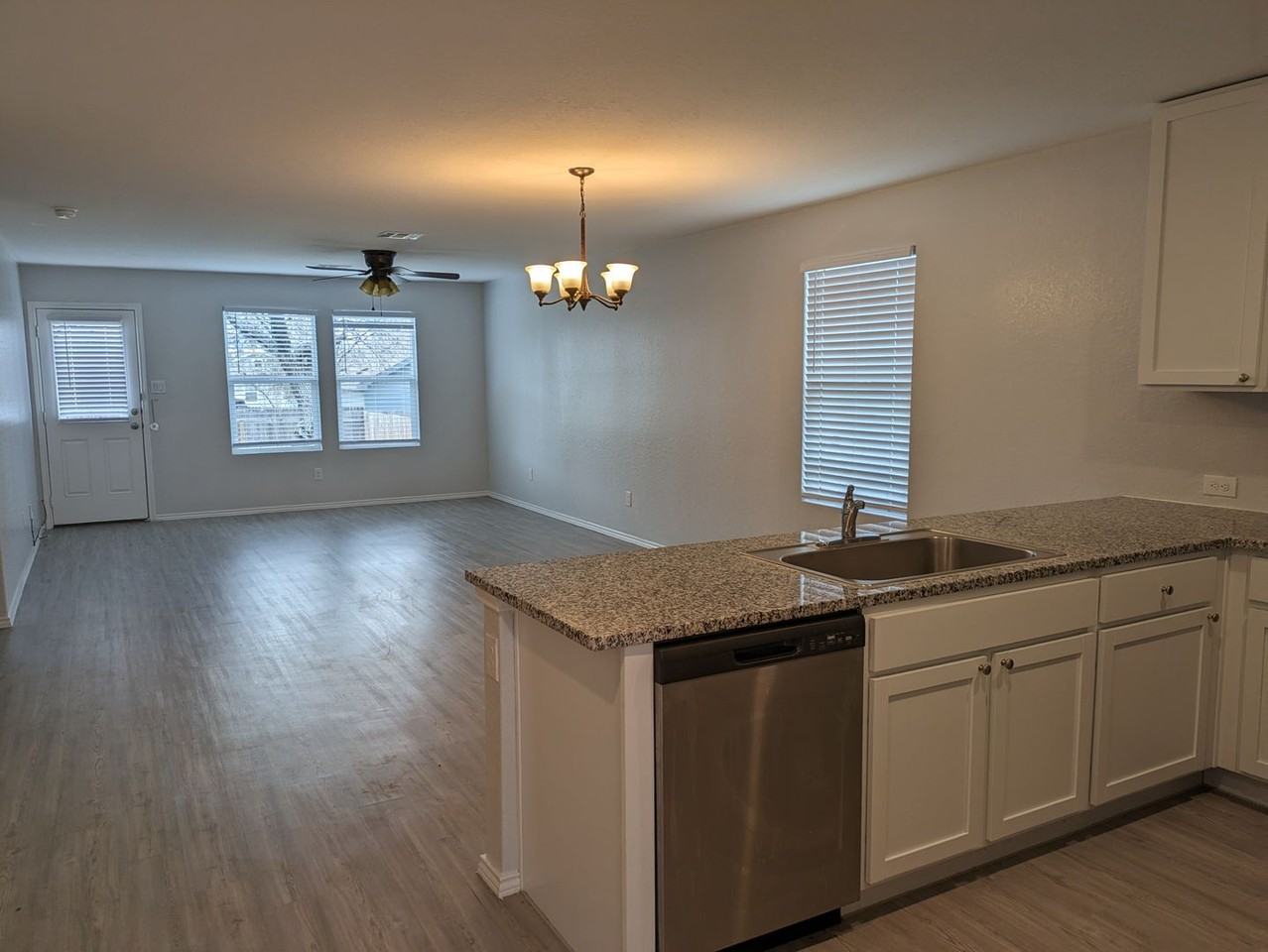 5726 Mountain Pt - Photo 5 of 10