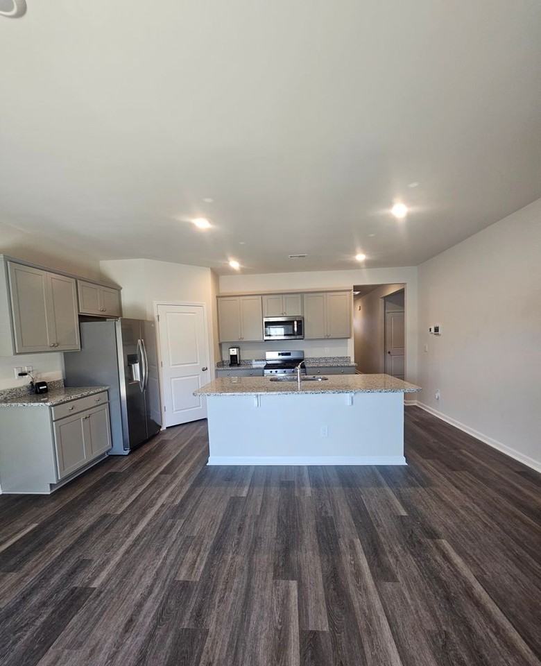 143 Honey Jar Way - Photo 4 of 28