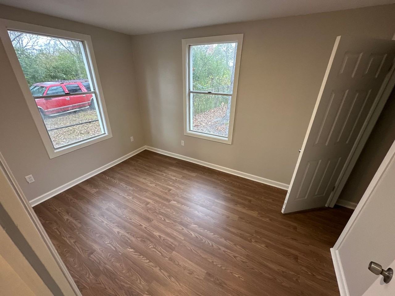 1717 Sora St - Photo 3 of 15