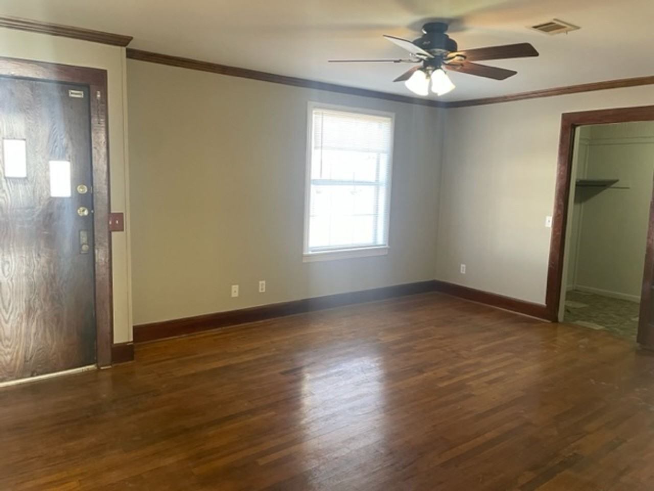 1124 S Clifton St - Photo 2 of 11