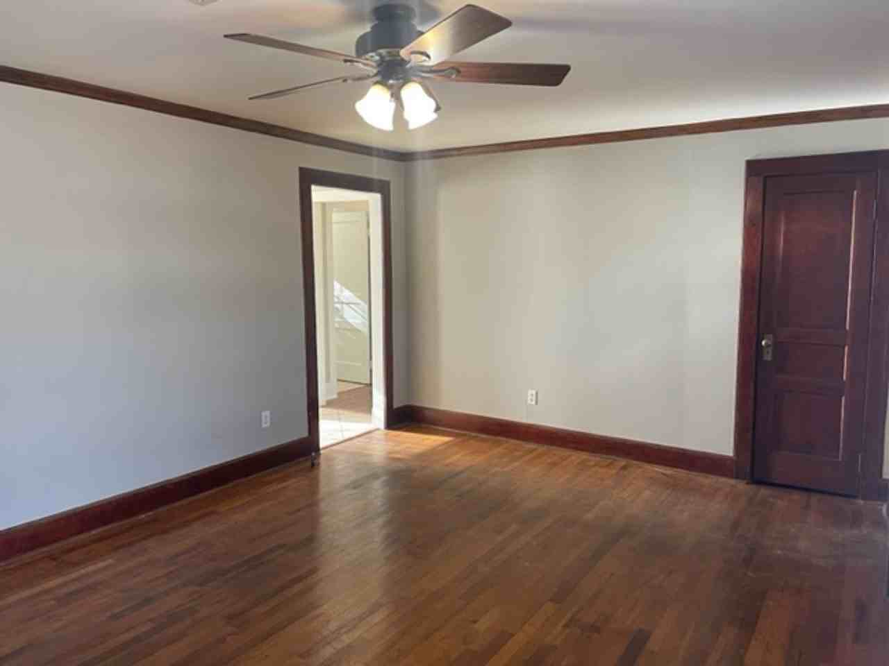 1124 S Clifton St - Photo 3 of 11