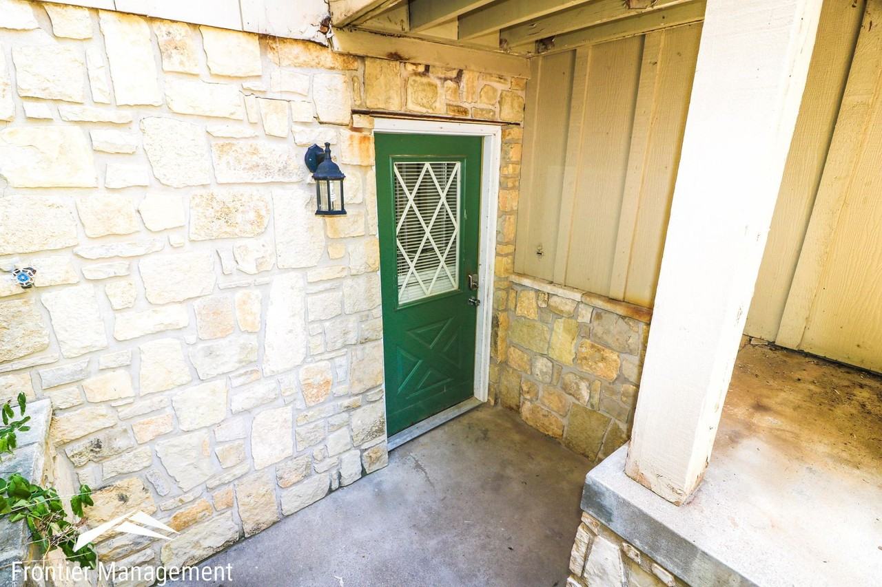 1925 Crescent Dr - Photo 2 of 19