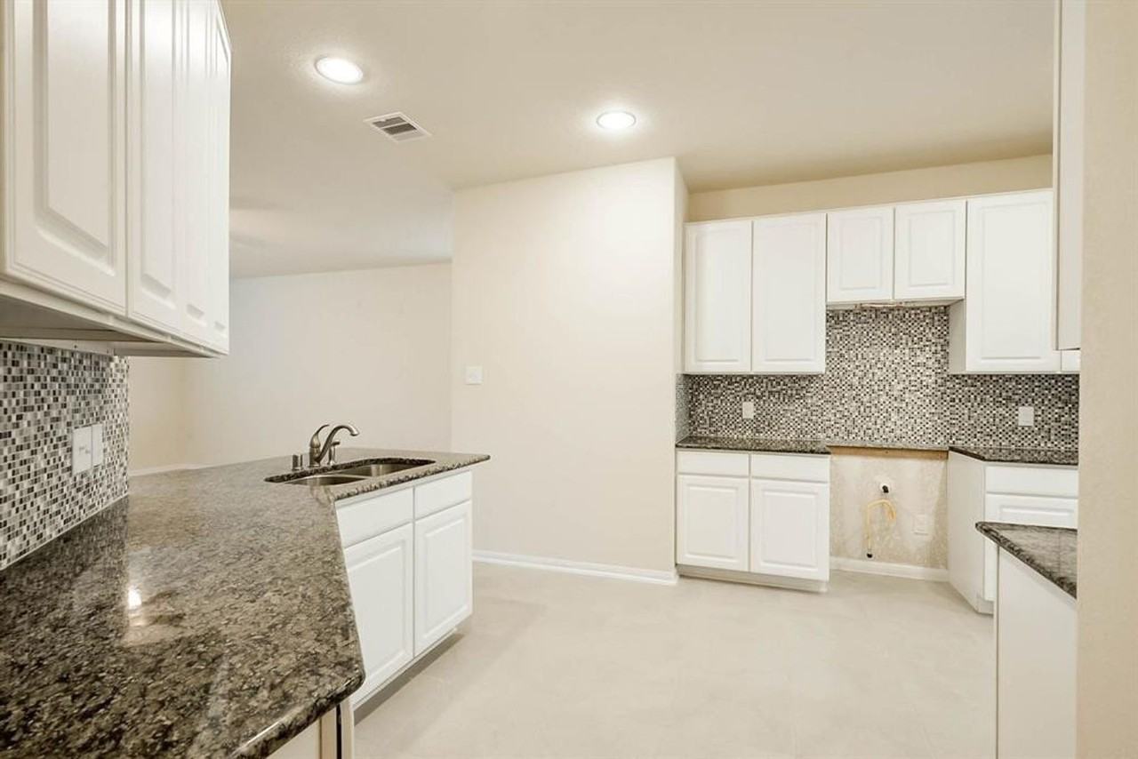 4211 Fair Country Ln - Photo 4 of 29