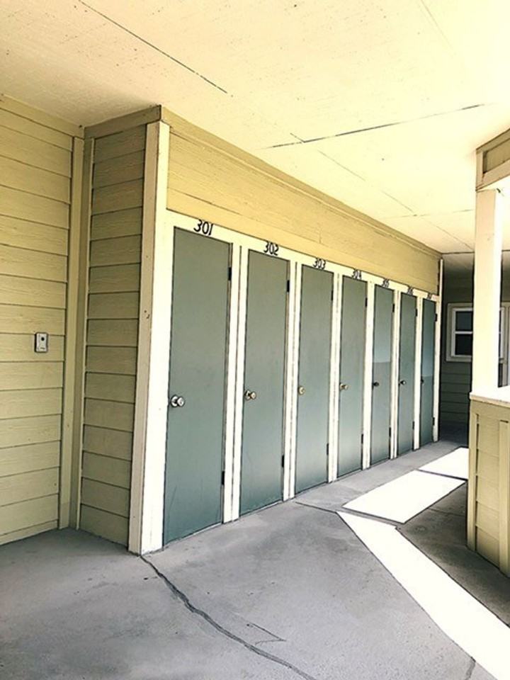 808 West 29th Street - Photo 3 of 24