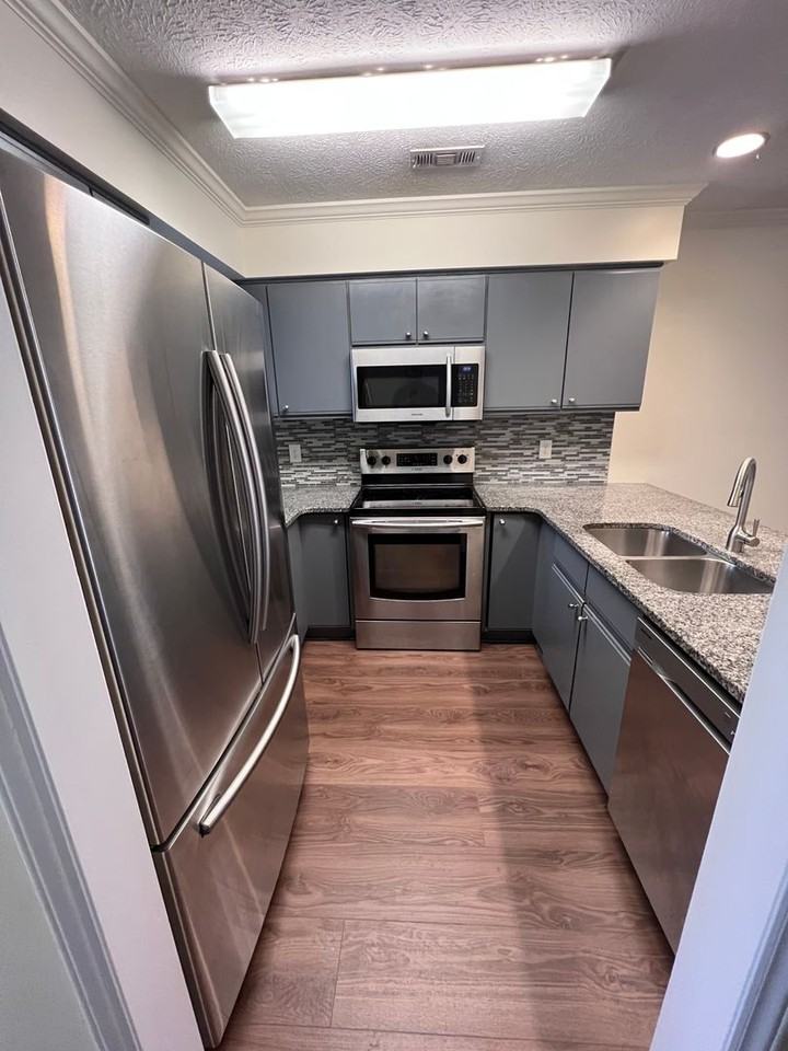 10161 Creekside Dr Se - Photo 4 of 12