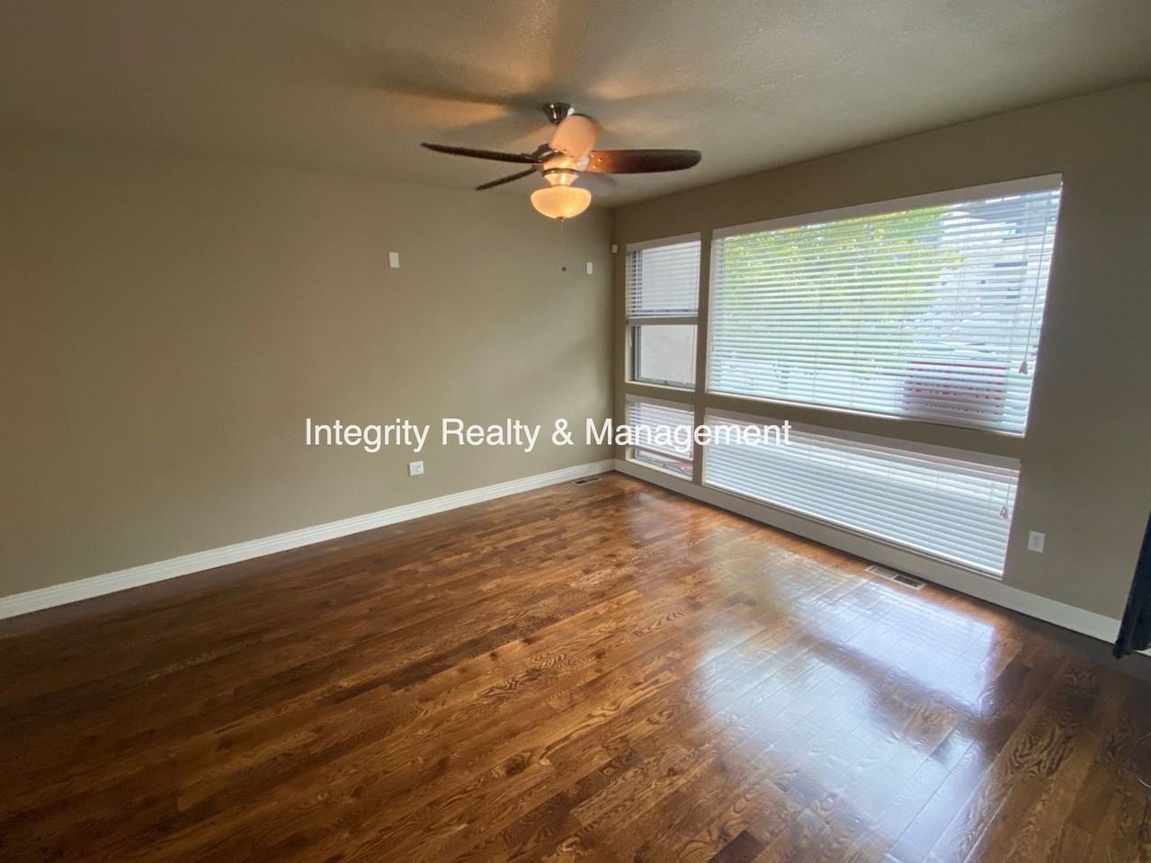 2620 Front View Cres