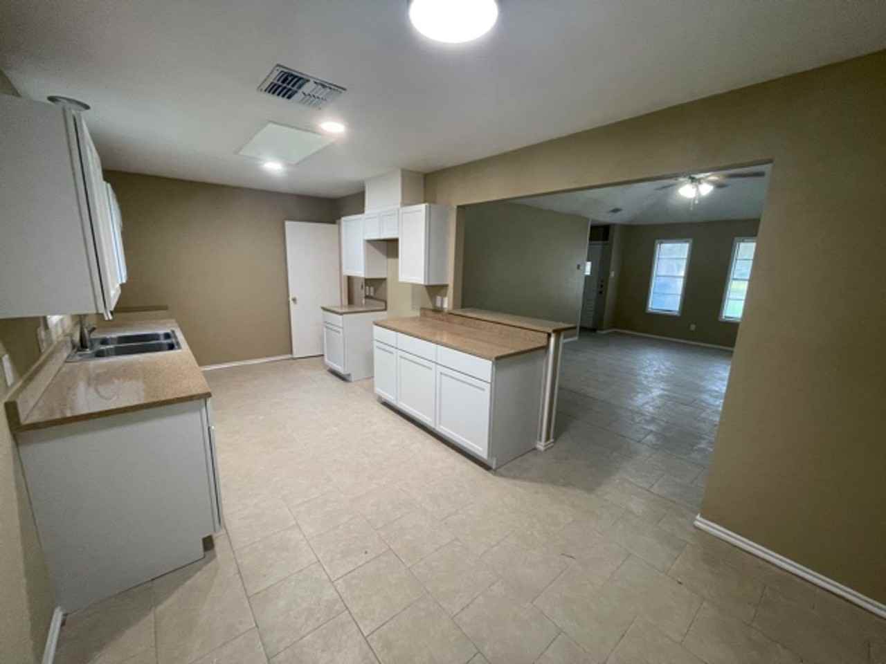 5322 Inverness Dr - Photo 3 of 12
