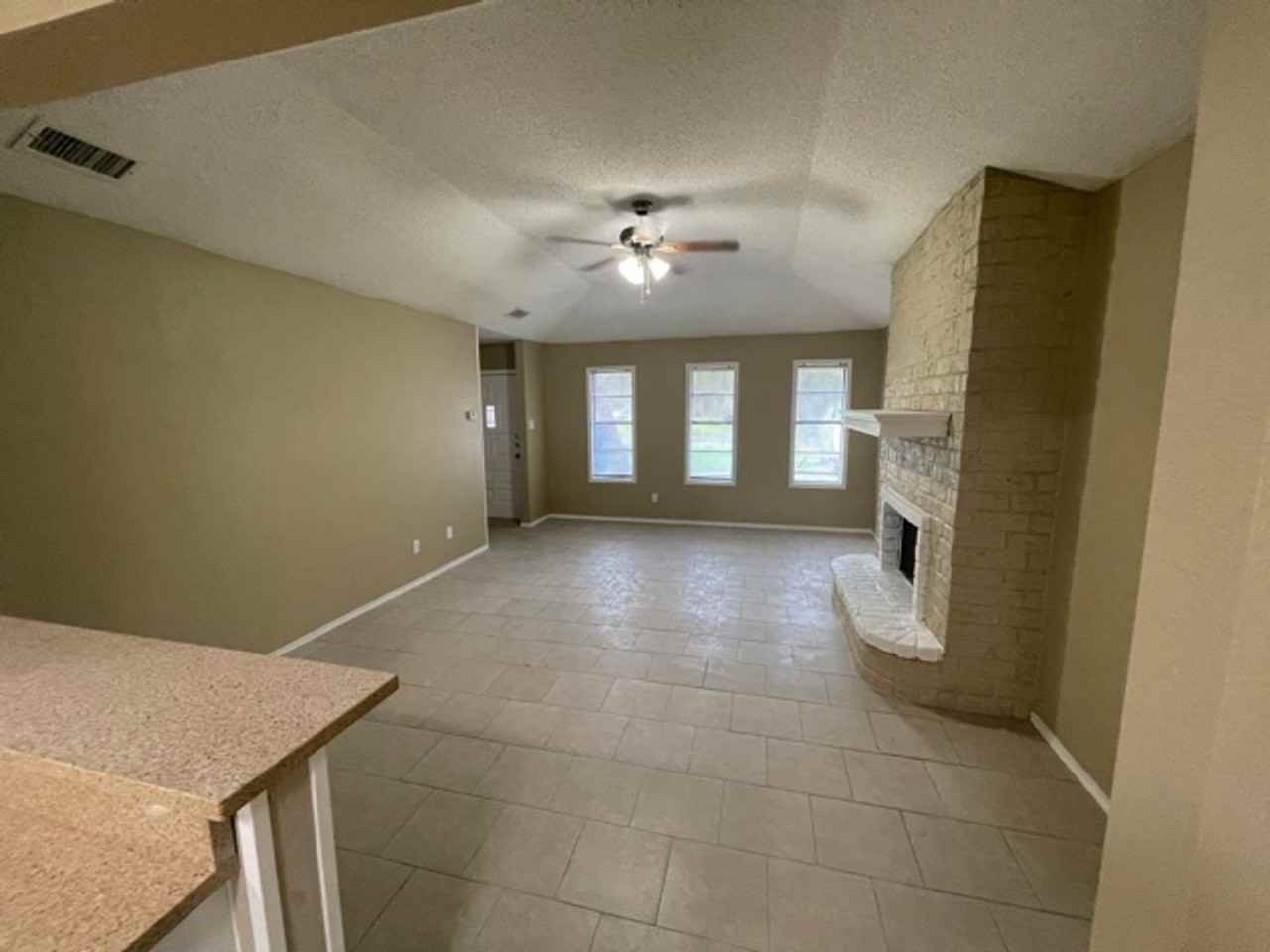 5322 Inverness Dr - Photo 4 of 12