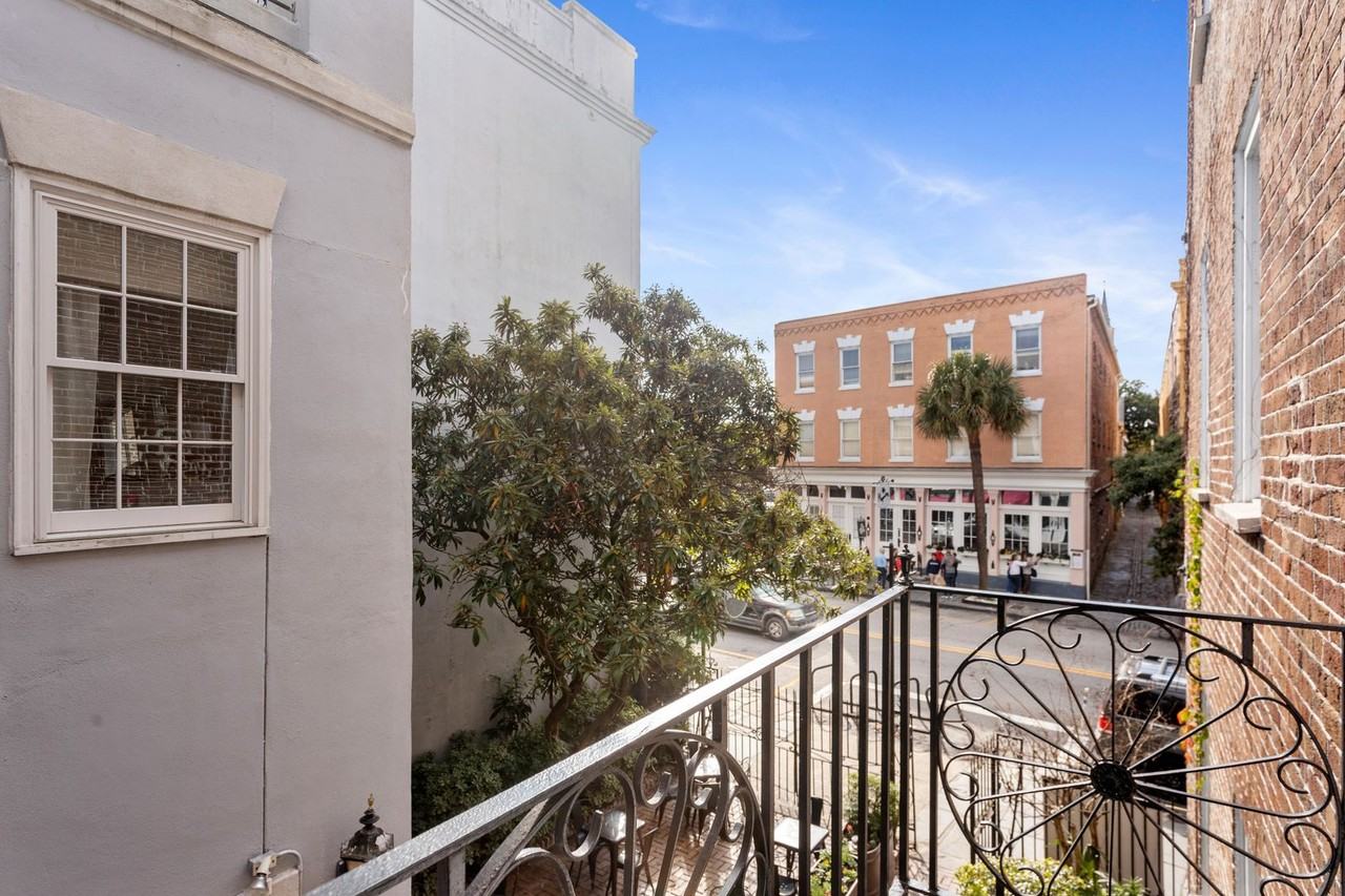 184 East Bay Street - Photo 4 of 33