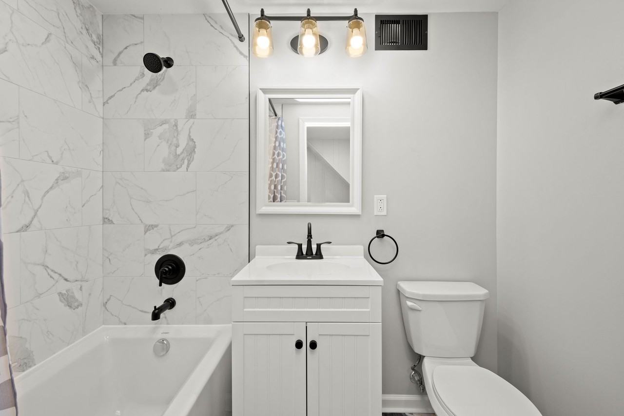 2327 Jane St - Photo 2 of 21