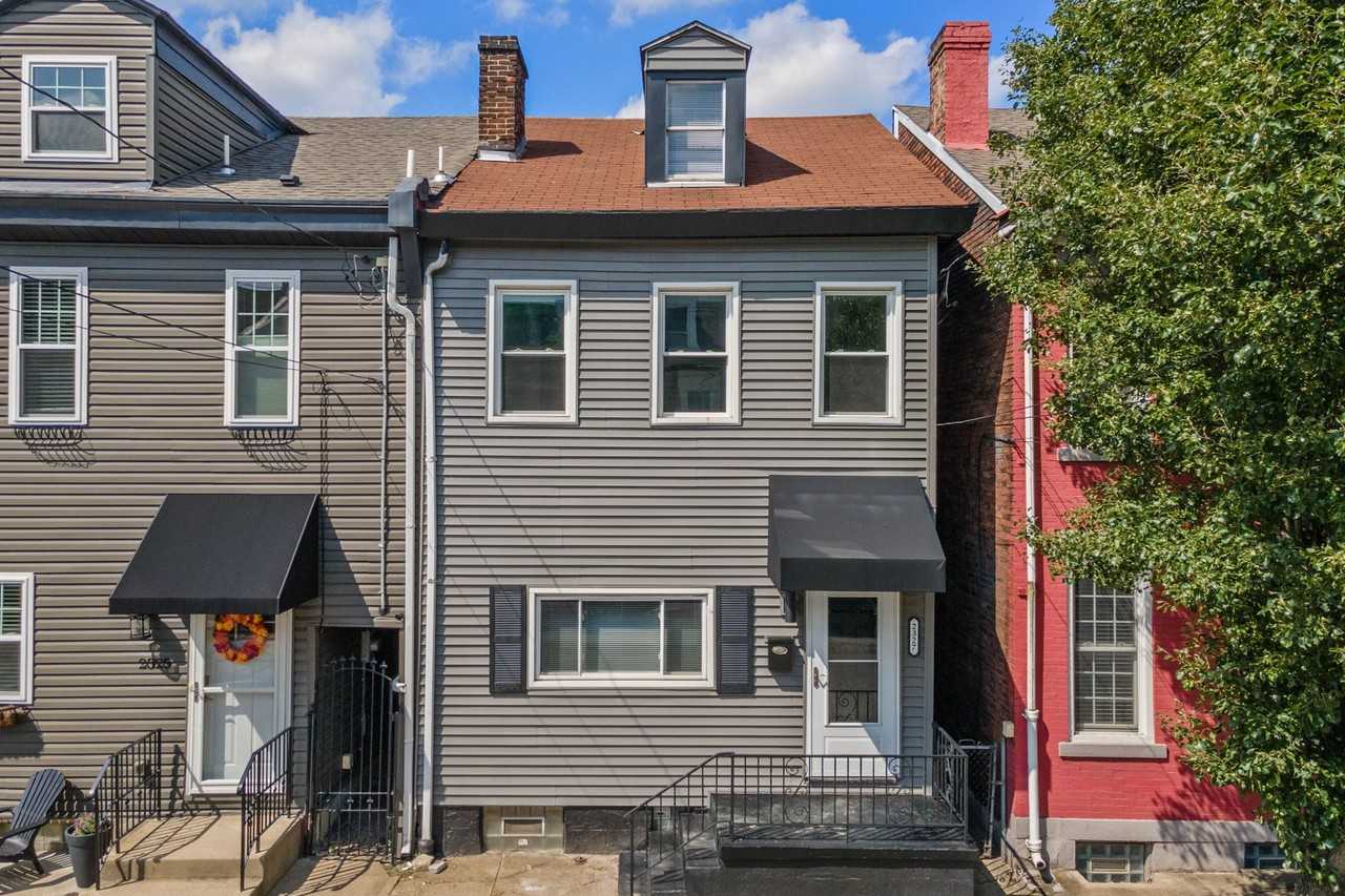 2327 Jane St - Photo 4 of 21