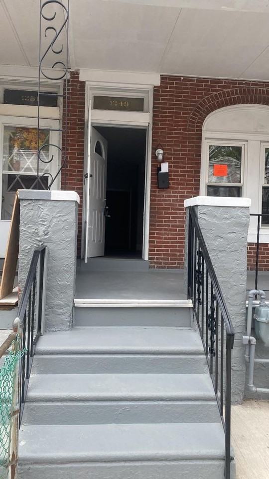 1249 Kenwood Ave - Photo 2 of 15