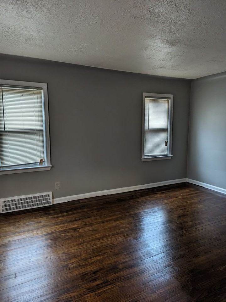 12648 Mettetal St - Photo 4 of 36