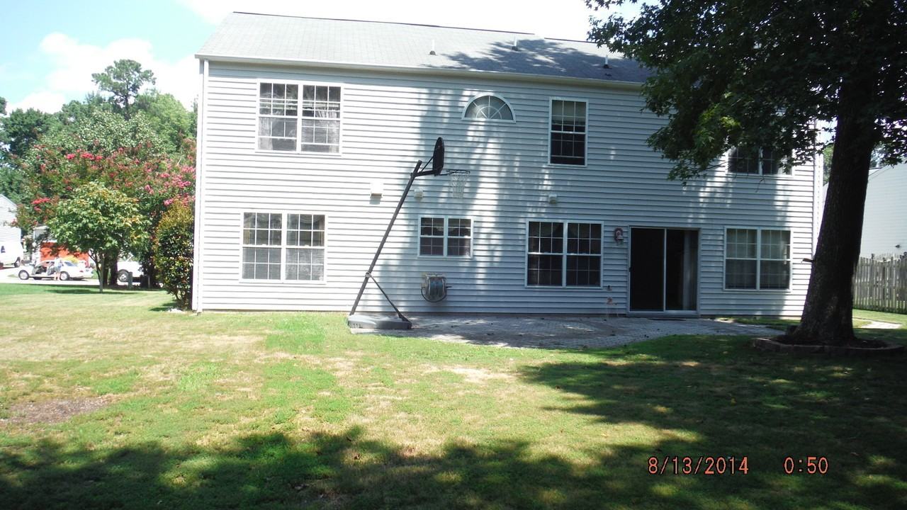 128 Hedgerow Ln - Photo 2 of 34