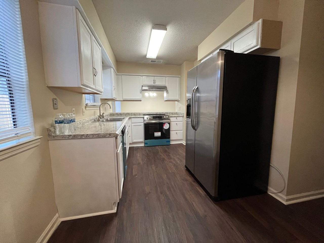 110 Holland Park Cir - Photo 3 of 16