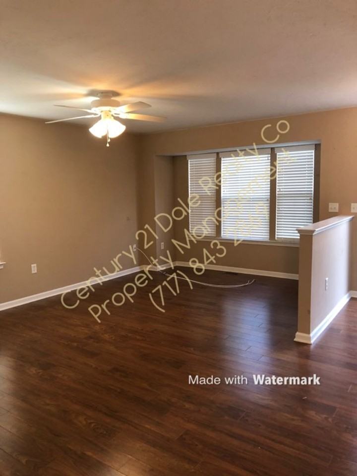 419 Royal Dr - Photo 3 of 24