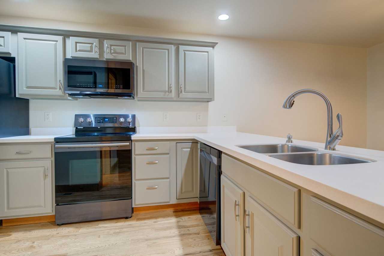 5435 Glenellen Drive - Photo 3 of 19