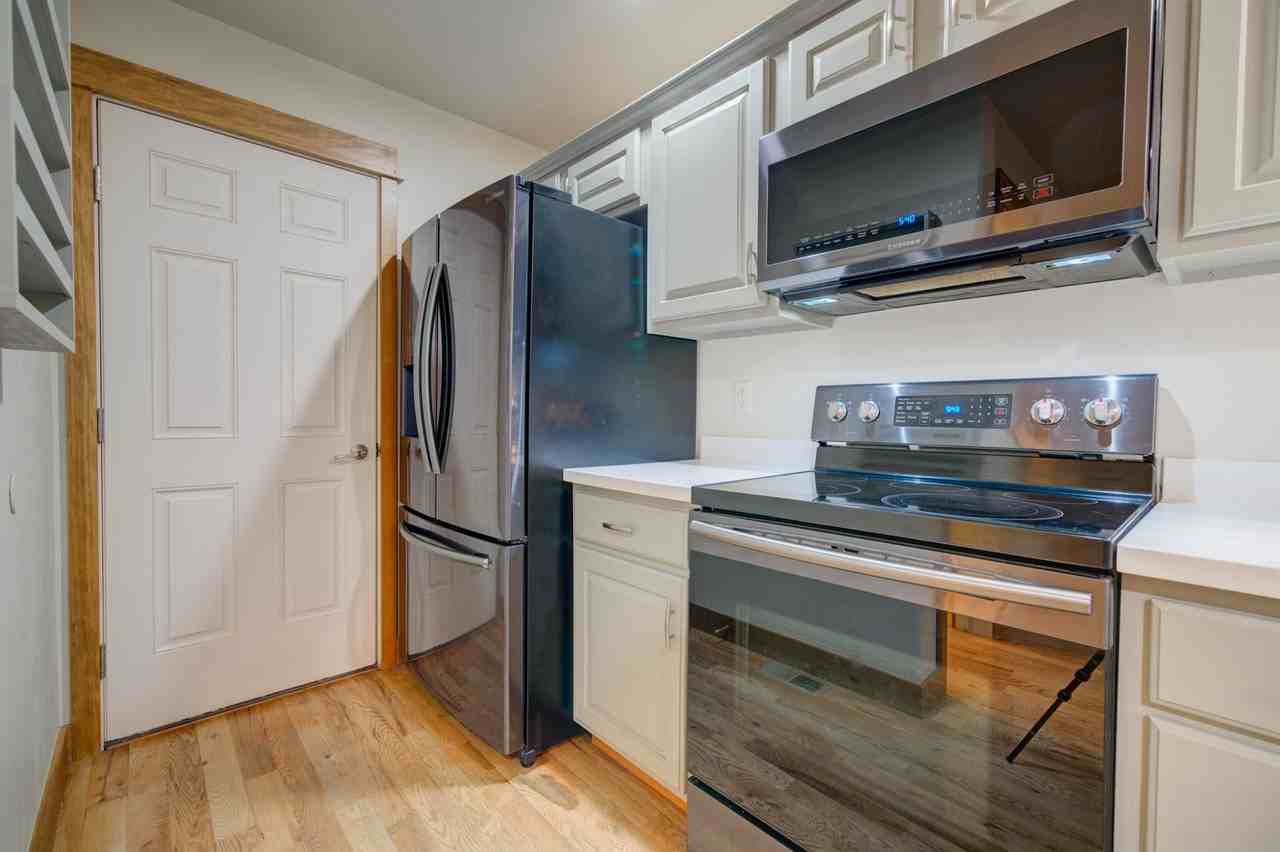 5435 Glenellen Drive - Photo 4 of 19