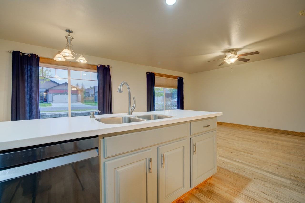 5435 Glenellen Drive - Photo 5 of 19