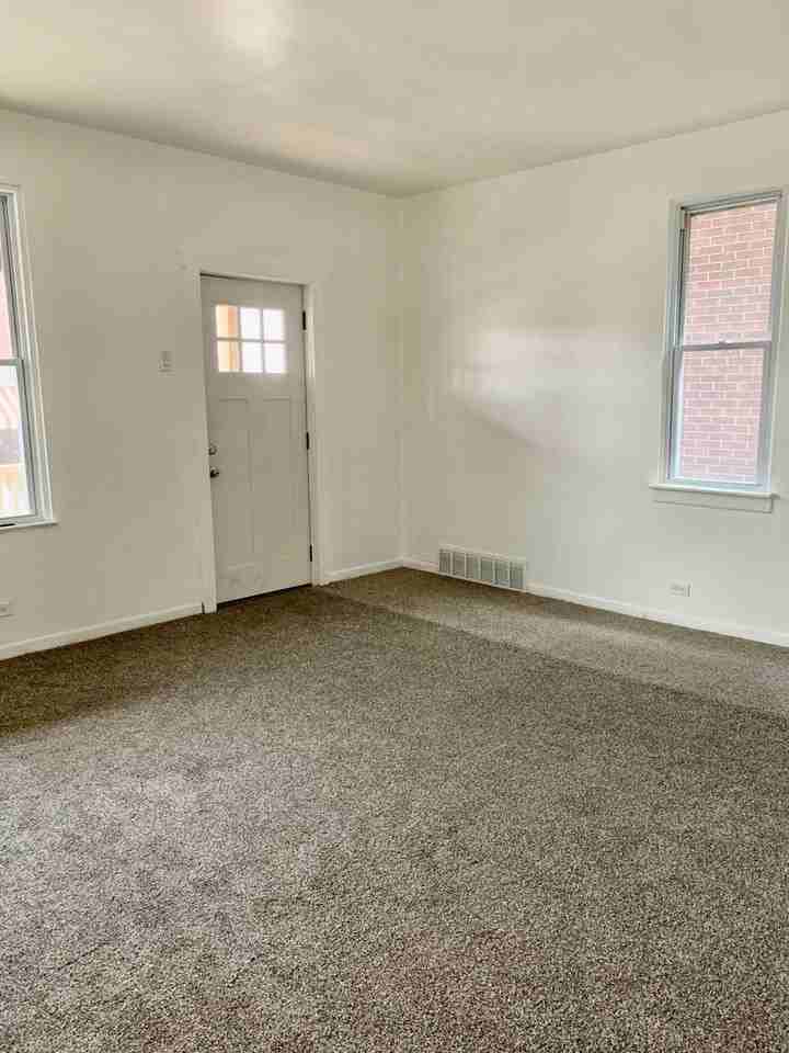 312 S 4th St - Photo 3 of 29