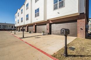 528 W Erwin St - Photo 1 of 1