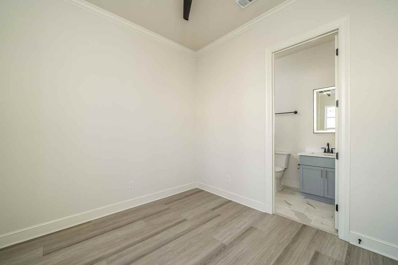 528 W Erwin St - Photo 5 of 25