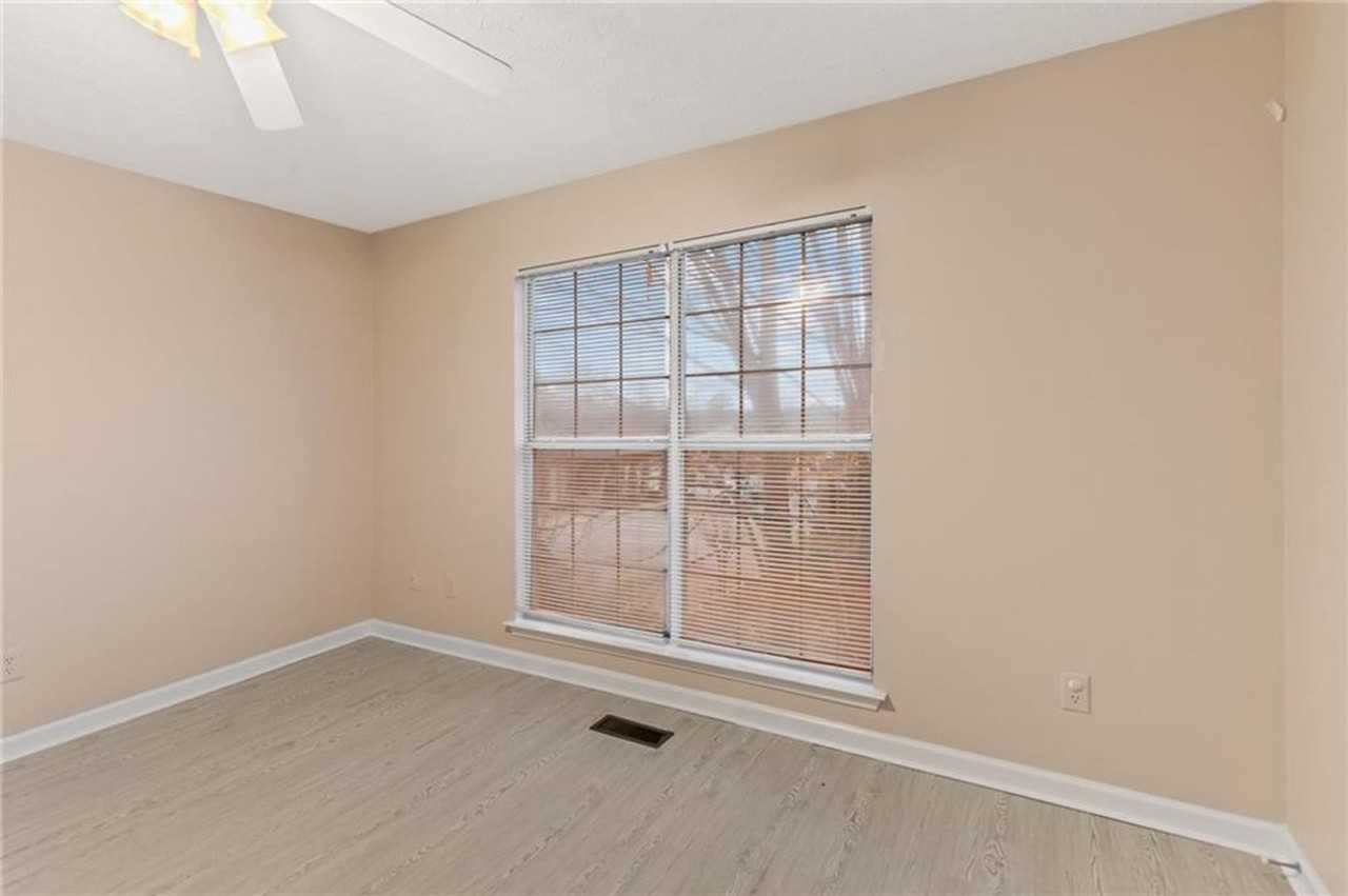 891 Harvard Dr - Photo 3 of 9