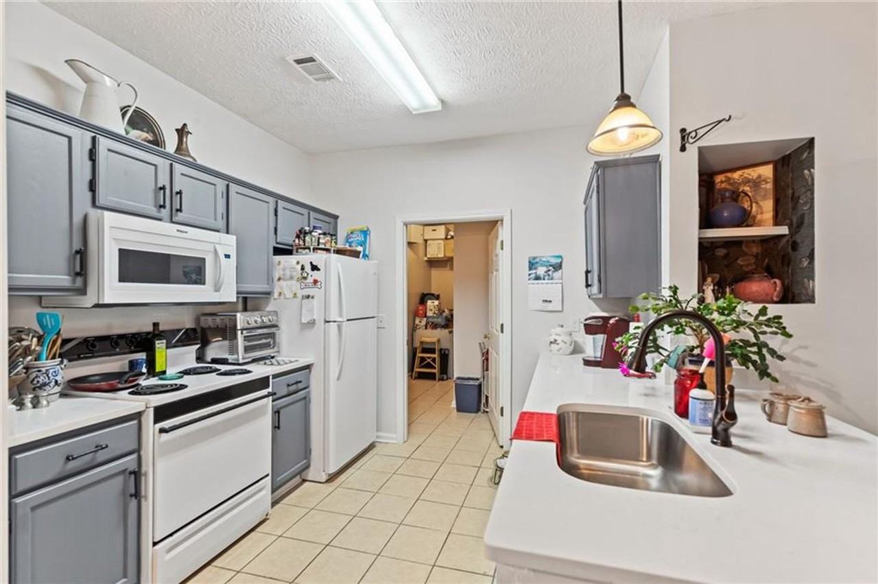 891 Harvard Dr - Photo 5 of 9