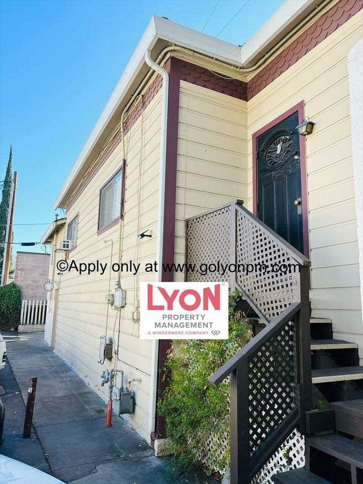 1421 28th St - Photo 2 of 19