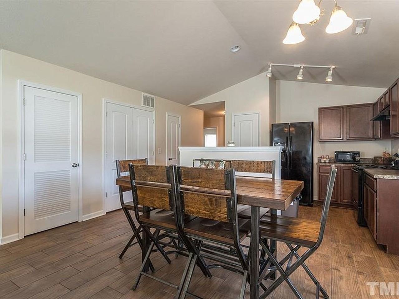 109 Sampson Ct - Photo 2 of 5