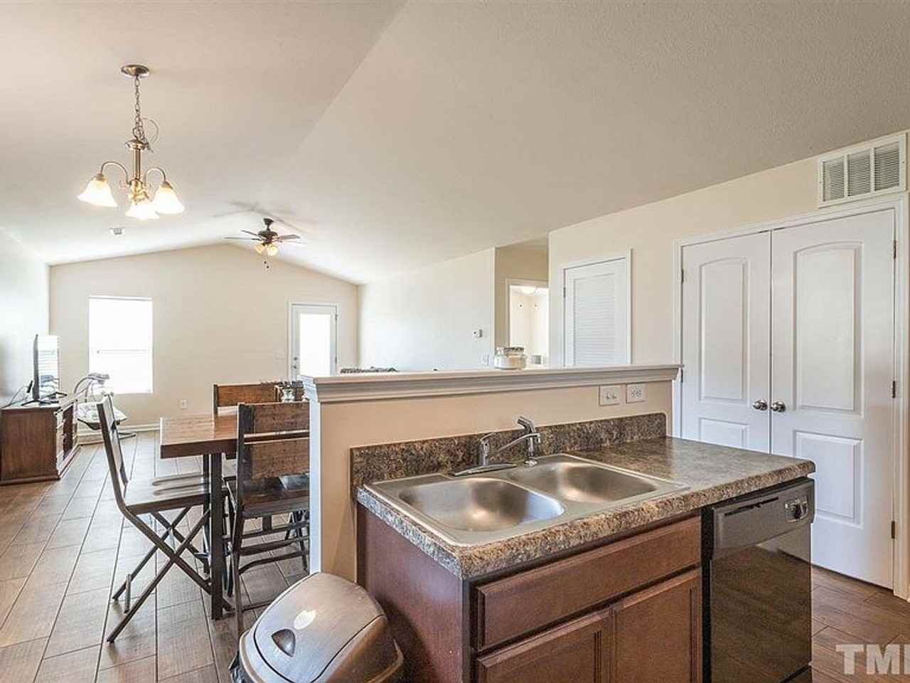 109 Sampson Ct - Photo 3 of 5