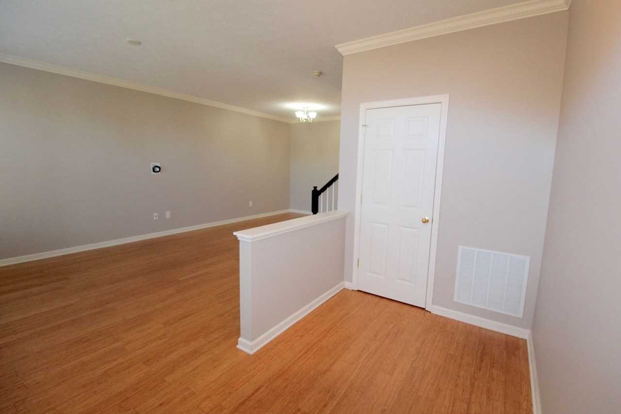 2189 Deyerle Ave - Photo 3 of 41