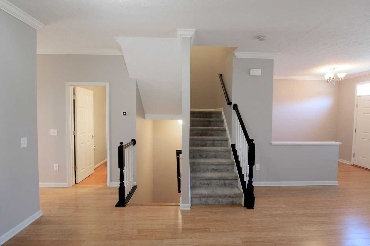 2189 Deyerle Ave - Photo 5 of 41