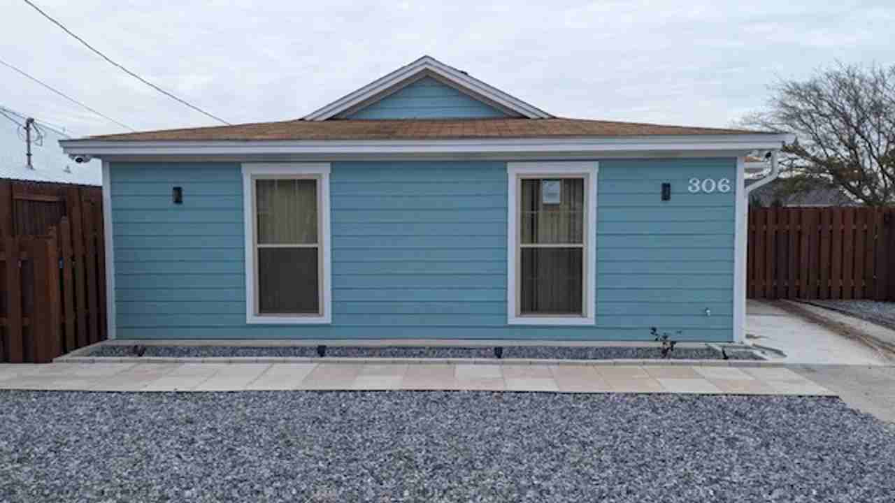 306 Petrel St - Photo 2 of 45