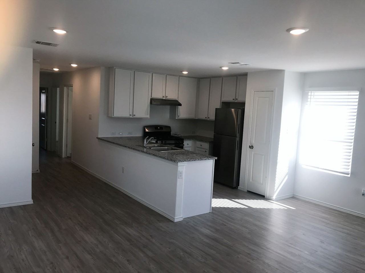7410 Silos Rdg - Photo 4 of 22