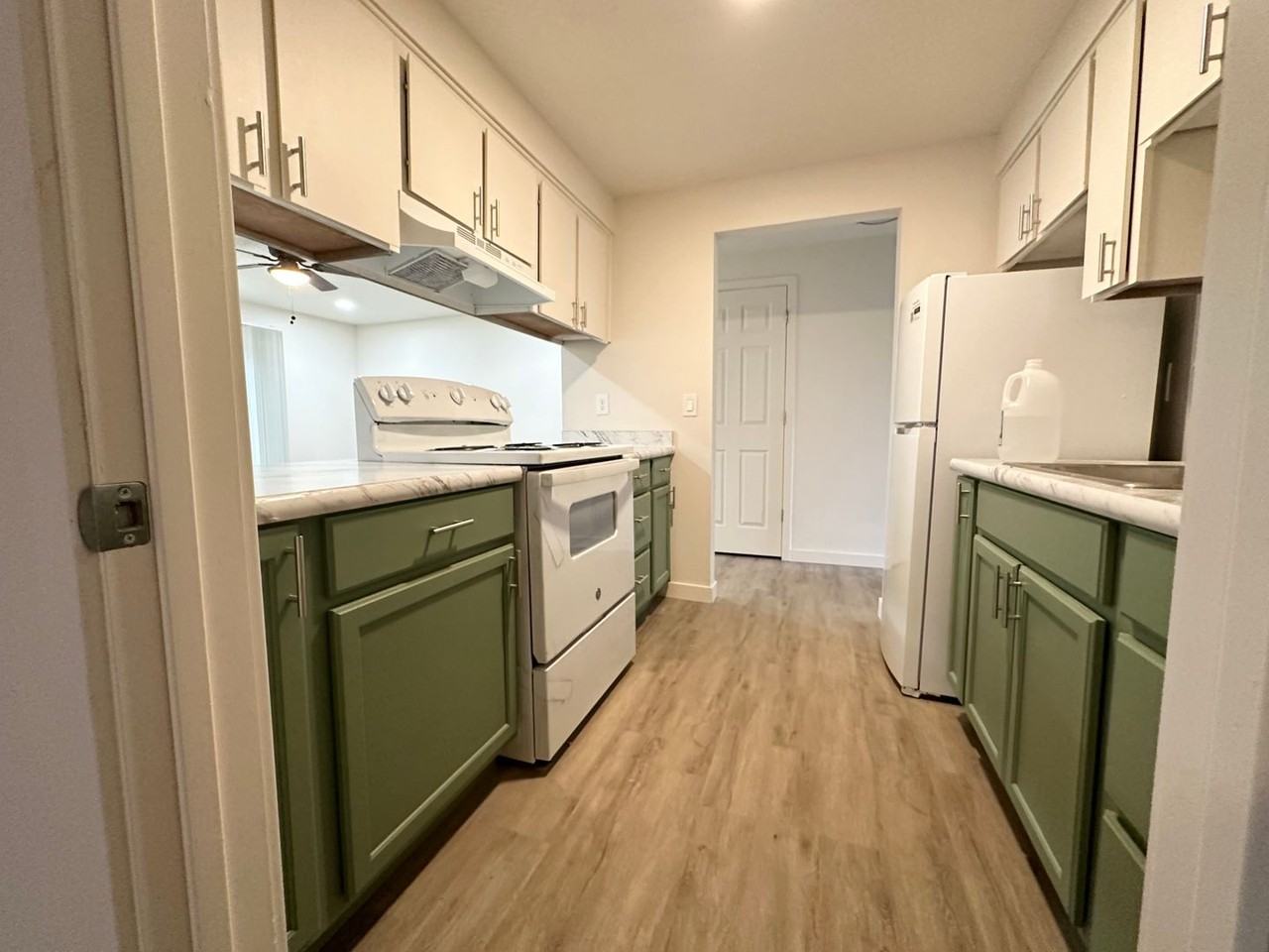 2795 N Clark Ct - Photo 3 of 21