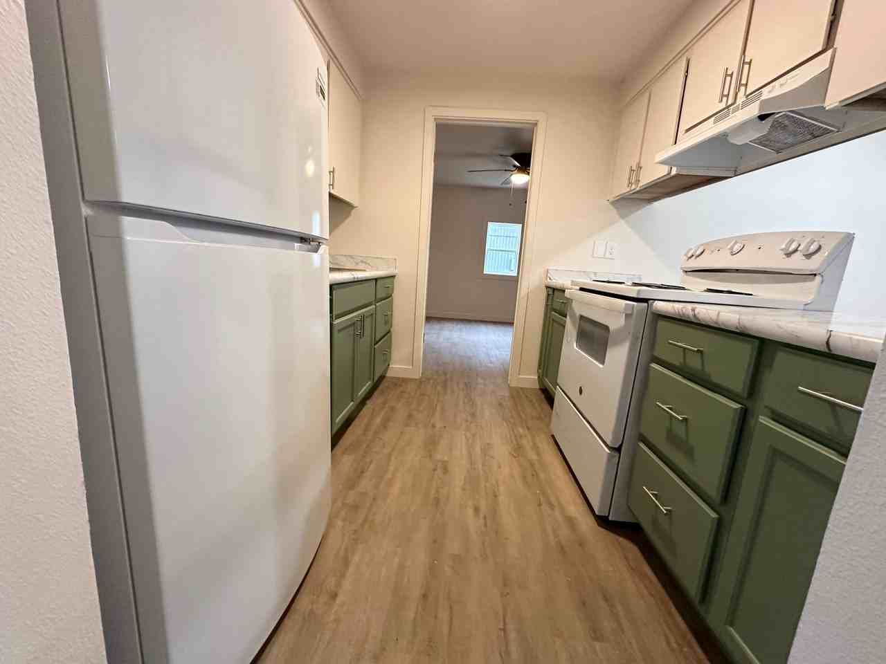 2795 N Clark Ct - Photo 4 of 21