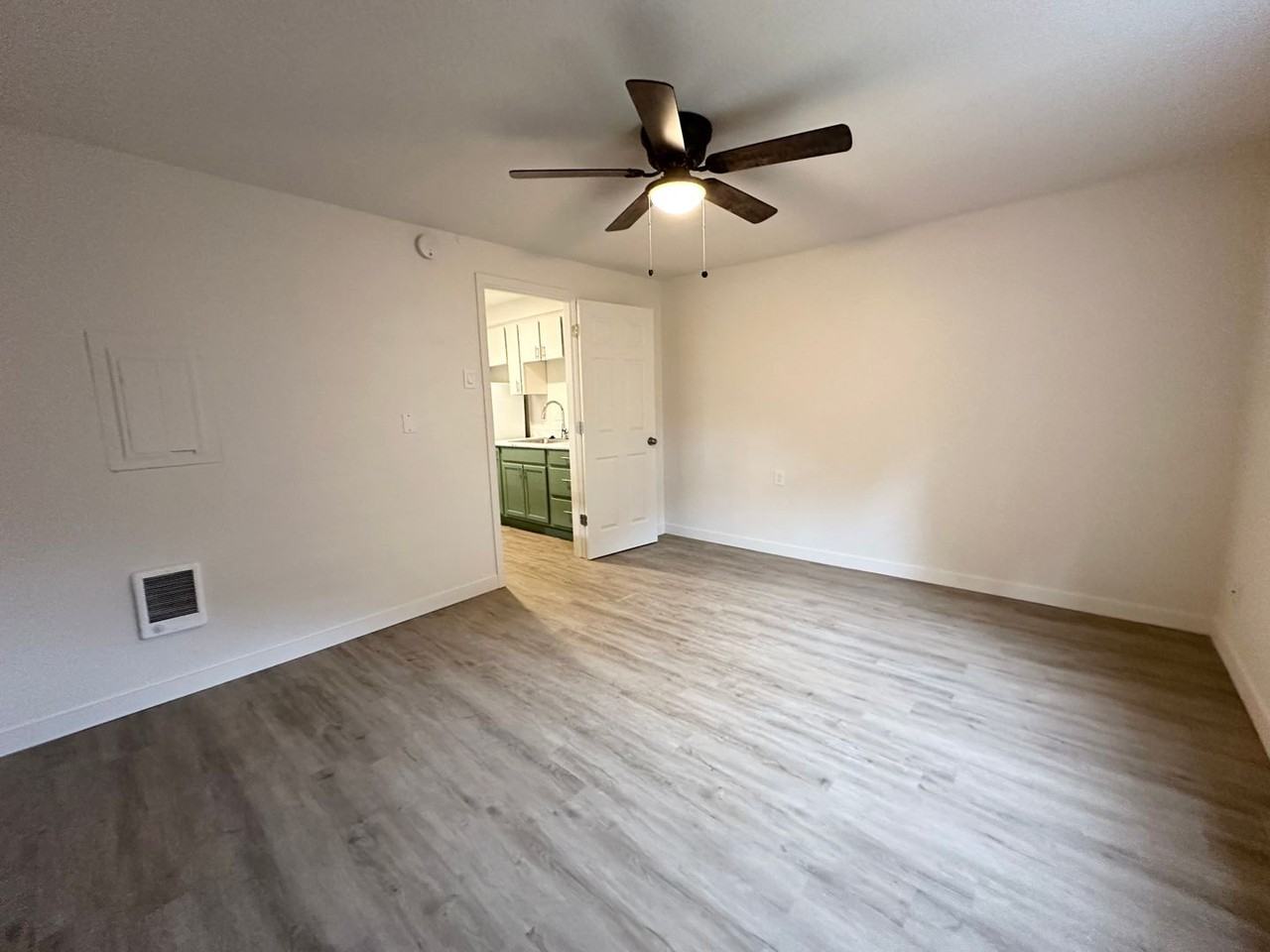 2795 N Clark Ct - Photo 5 of 21