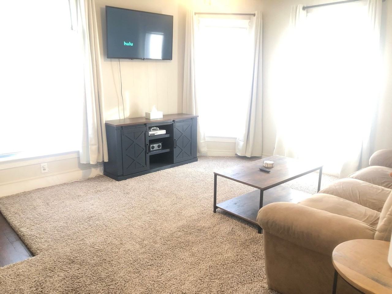 1002 N Center St - Photo 3 of 16