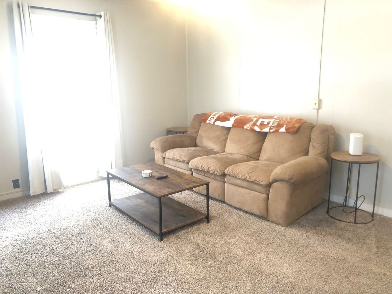 1002 N Center St - Photo 4 of 16