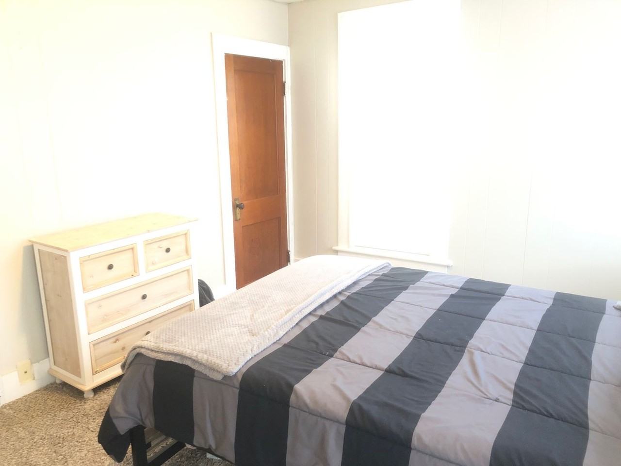 1002 N Center St - Photo 5 of 16