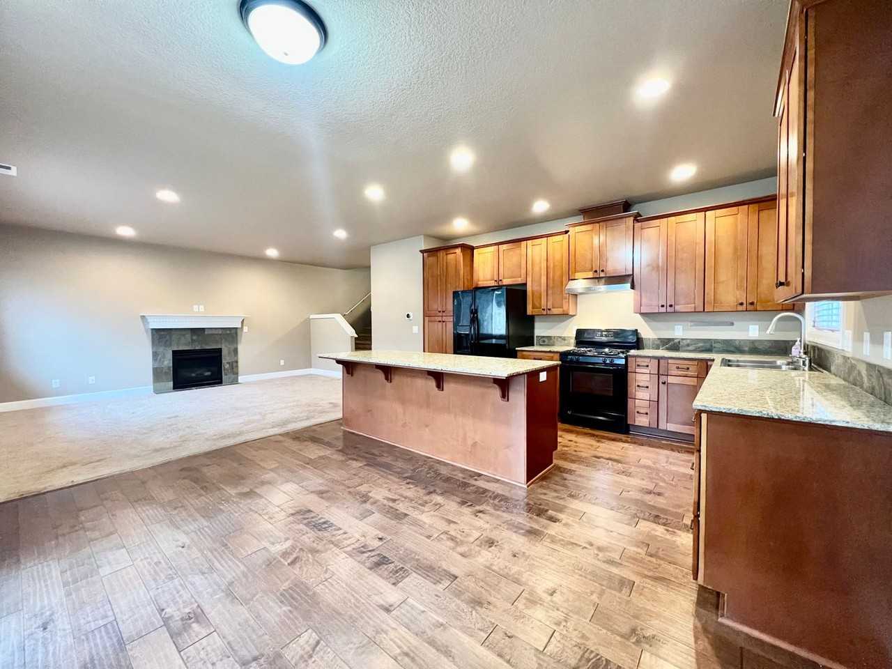 19103 Cork Ave - Photo 3 of 28