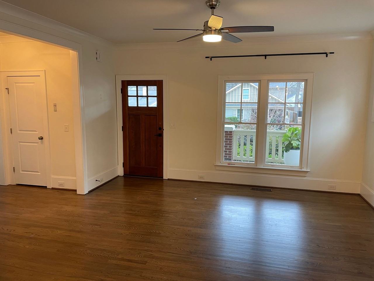 2321 Barry St - Photo 4 of 13