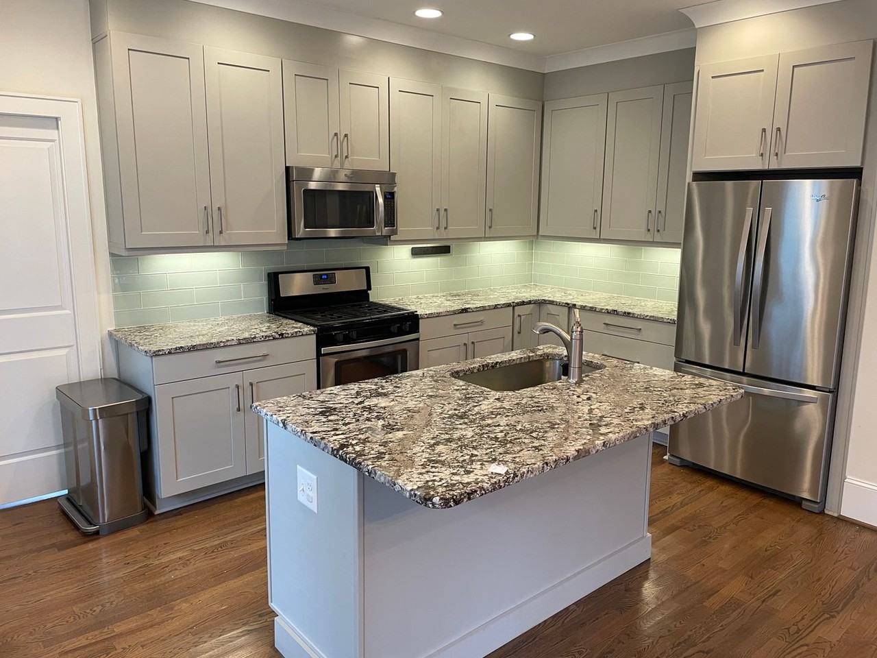 2321 Barry St - Photo 5 of 13