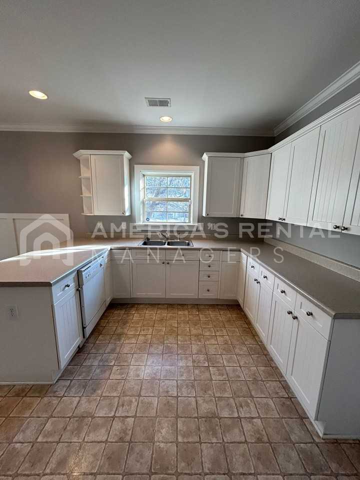 5775 Colony Ln - Photo 6 of 25