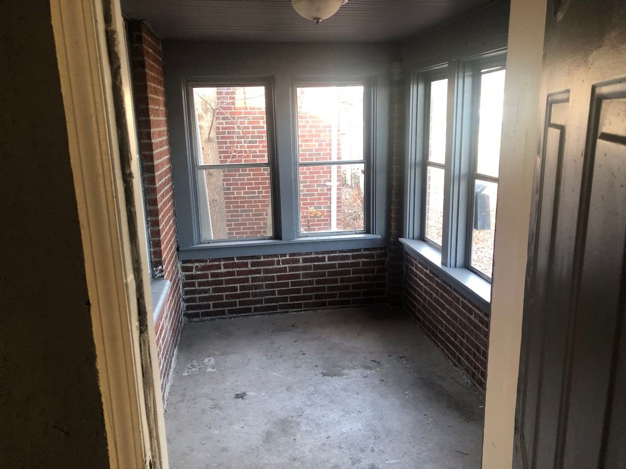 10139 Royal Dr - Photo 2 of 8