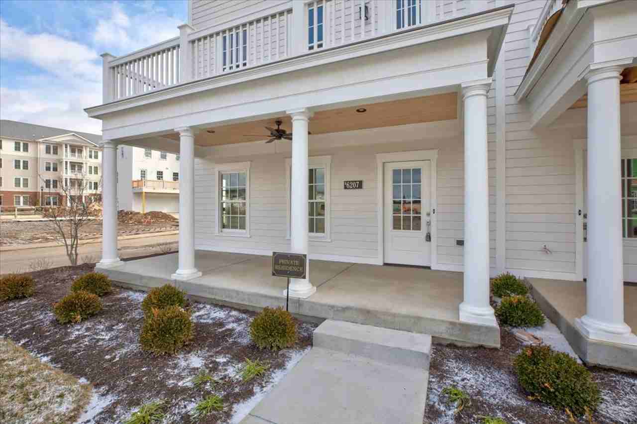 6207 St Bernadette Ave - Photo 4 of 50