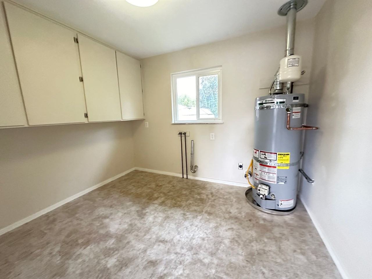 1038 Cornwell Ave - Photo 4 of 11