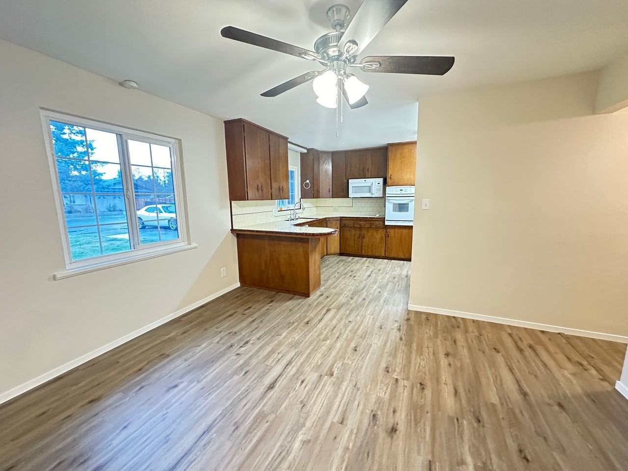 1038 Cornwell Ave - Photo 6 of 11